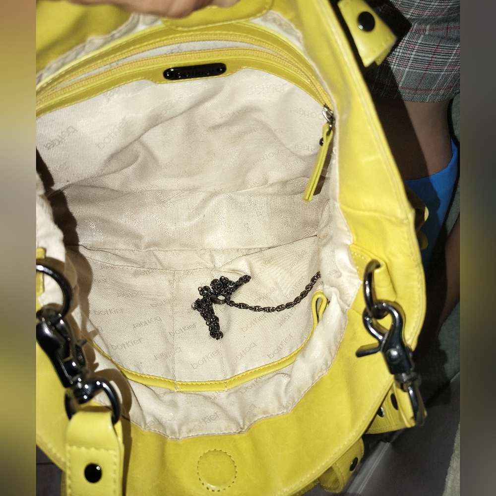 Botkier Yellow Leather Shoulder Bag. - Picture 8 of 15